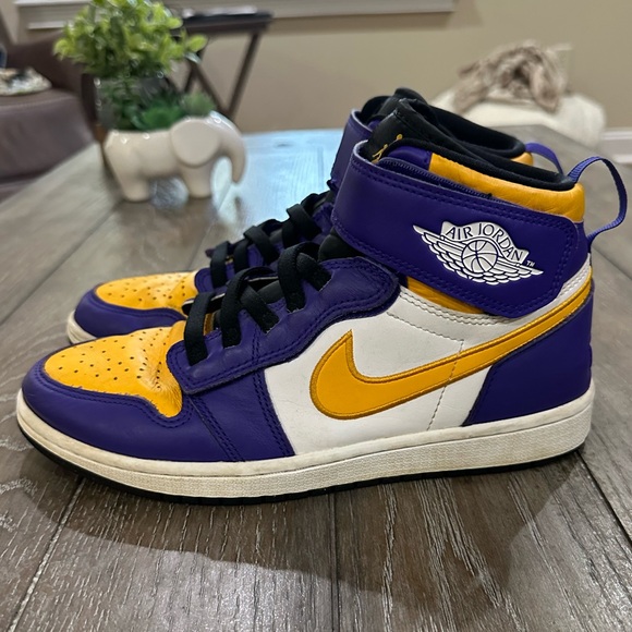 Jordon 1 High Fly Ease Shoes - Picture 3 of 16